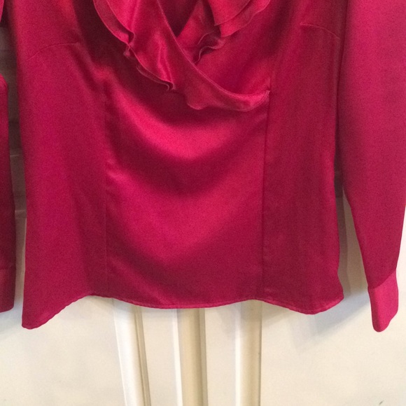 Gorgeous East 5th red blouse.  Size S - Picture 5 of 8
